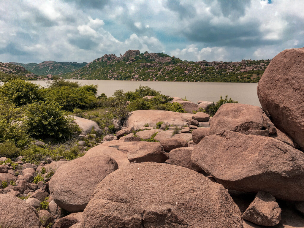 Sanapar lake and boulders on the banks
