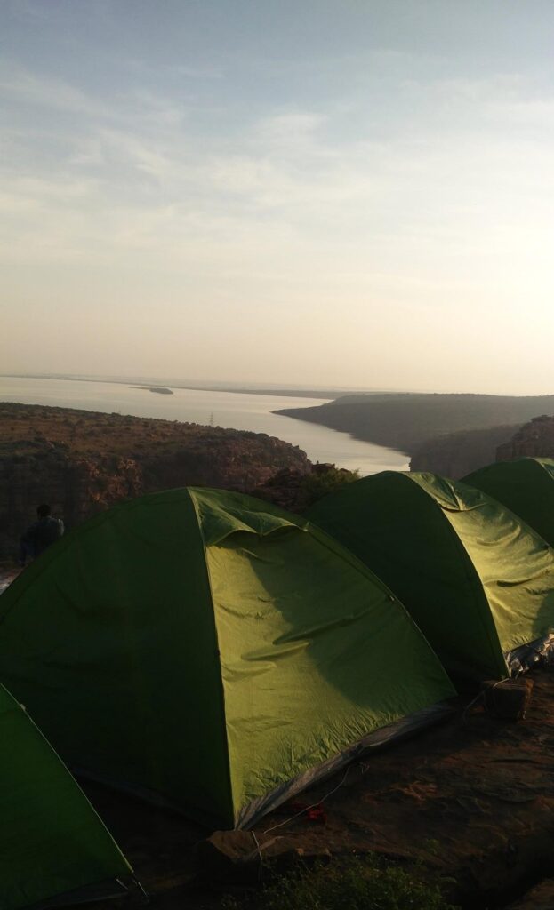 tents on top of Gandikota Gorge with the river in background