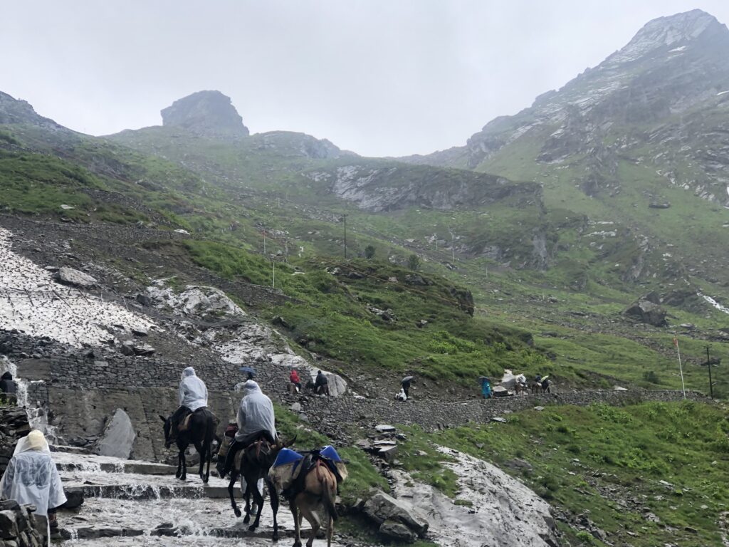 Trekkers and ponies on the uphill trek to Hemkund Sahib