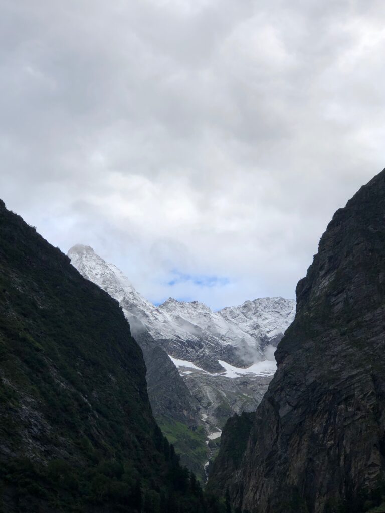 Views of snow laden mountains enroute Hemkund Sahib