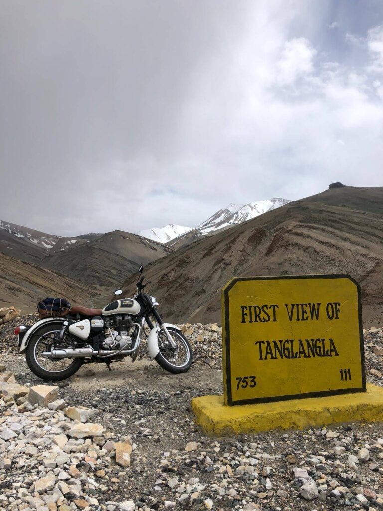 Crossing Tanglang La (Mountain Pass) on a Bike