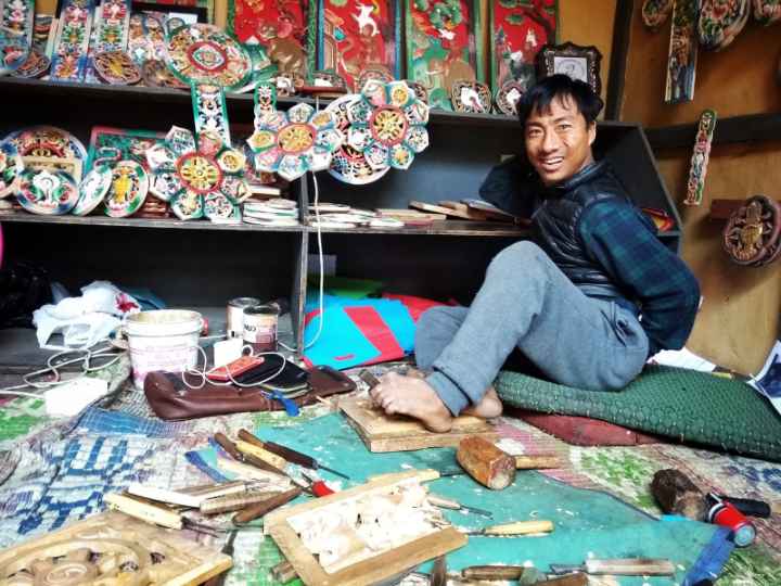 a cerbral hip up paralised artist who is adopted by the Queen of Bhutan