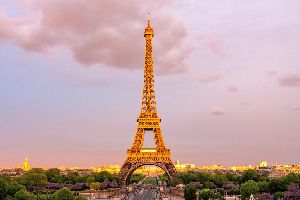 Eiffel Tower, Paris - Must Visit Attractions Around The World