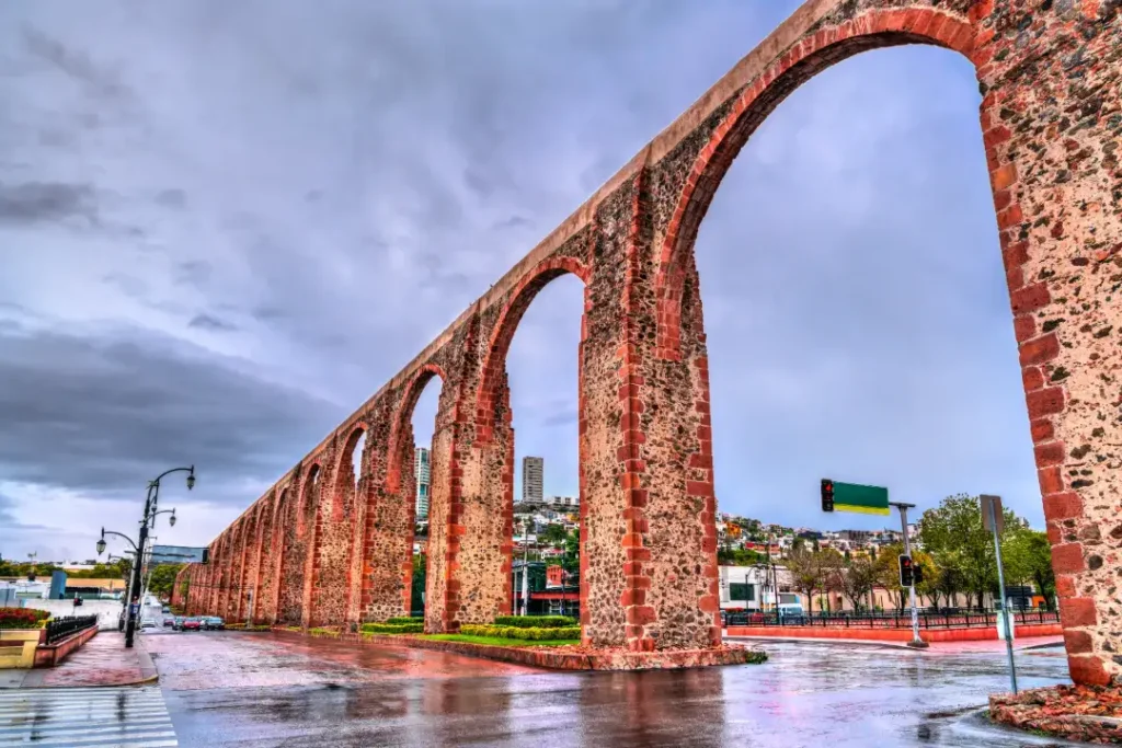 Aqueduct of Queretaro - Exploring Mexico